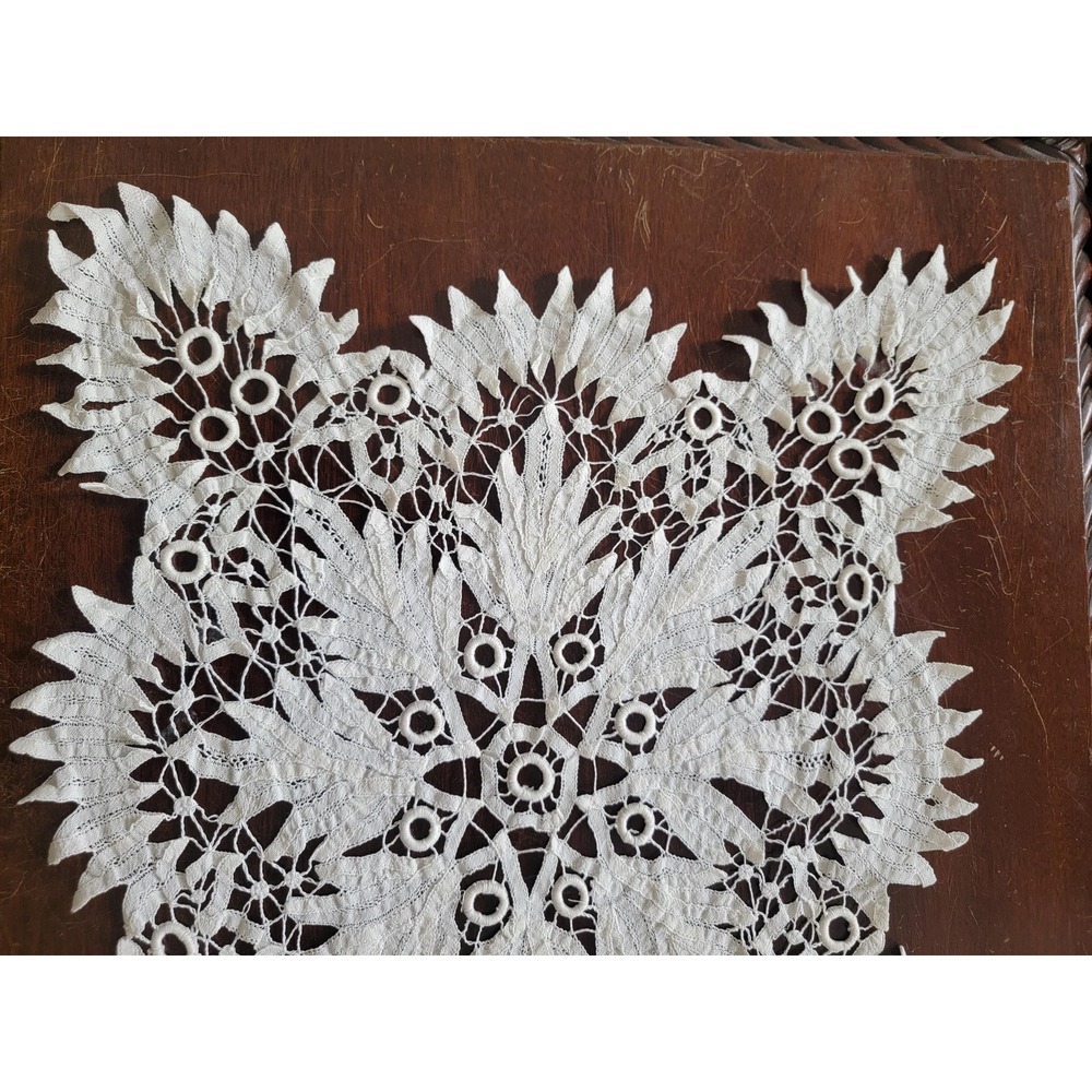 Vintage Handmade Cotton Needle Lace Table Runner - Picture 4 of 16